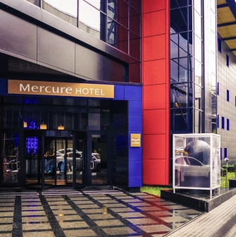 Entrance to the Mercure Kyiv Congress hotel