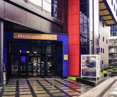 Entrance to the Mercure Kyiv Congress hotel