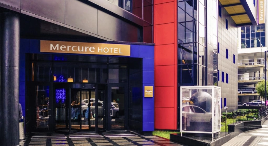 Entrance to the Mercure Kyiv Congress hotel
