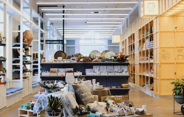 The interior of the Vsi. Svoi" store in Kyiv with household goods