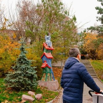 Landscape Alley in Kyiv - angel statue on a house