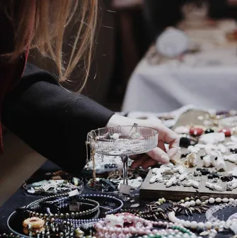 Vintage jewelry at the Eatmyvintage market in Kyiv