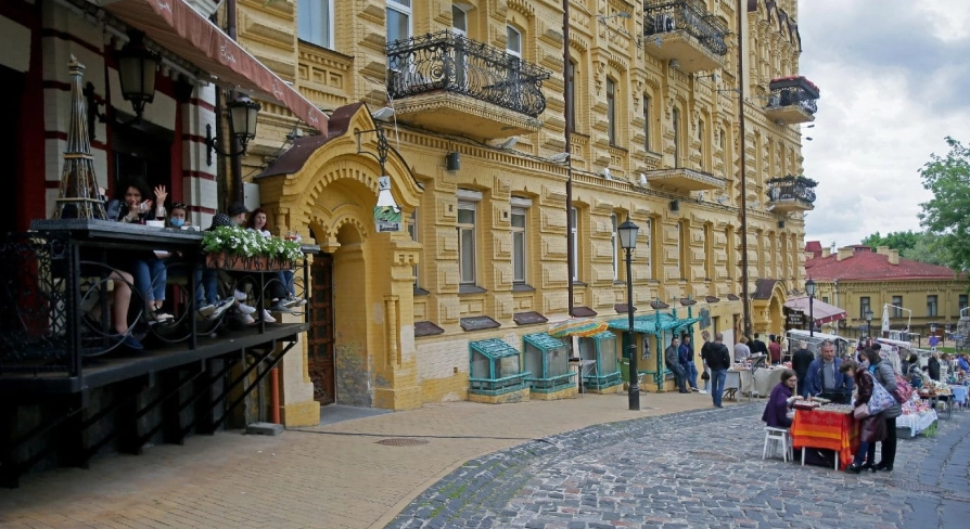 St. Andrew's Descent with historic architecture and souvenir shops