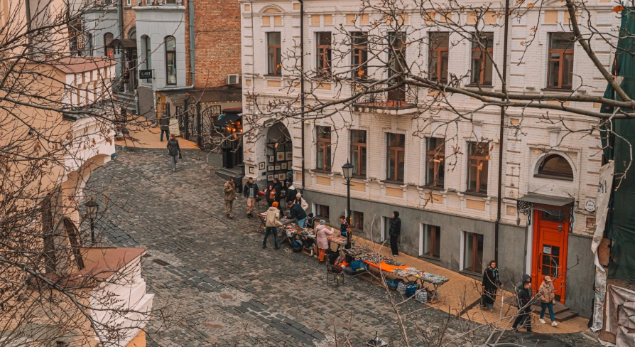 Andriyivskyi Descent in Kyiv - view of the market and historic houses