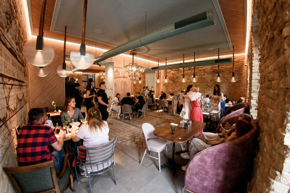 Cozy Budynok Dyva hall with warm lighting and elegant decor