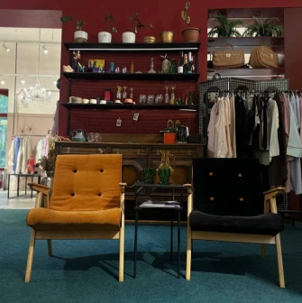 Kapsula in Kyiv - stylish lounge corner with vintage armchairs