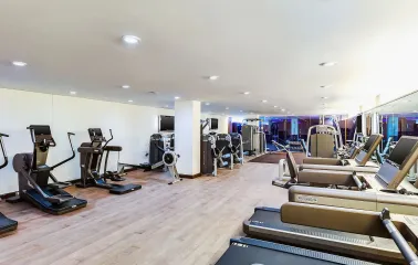 Hyatt Regency - well-equipped hotel gym with modern exercise machines