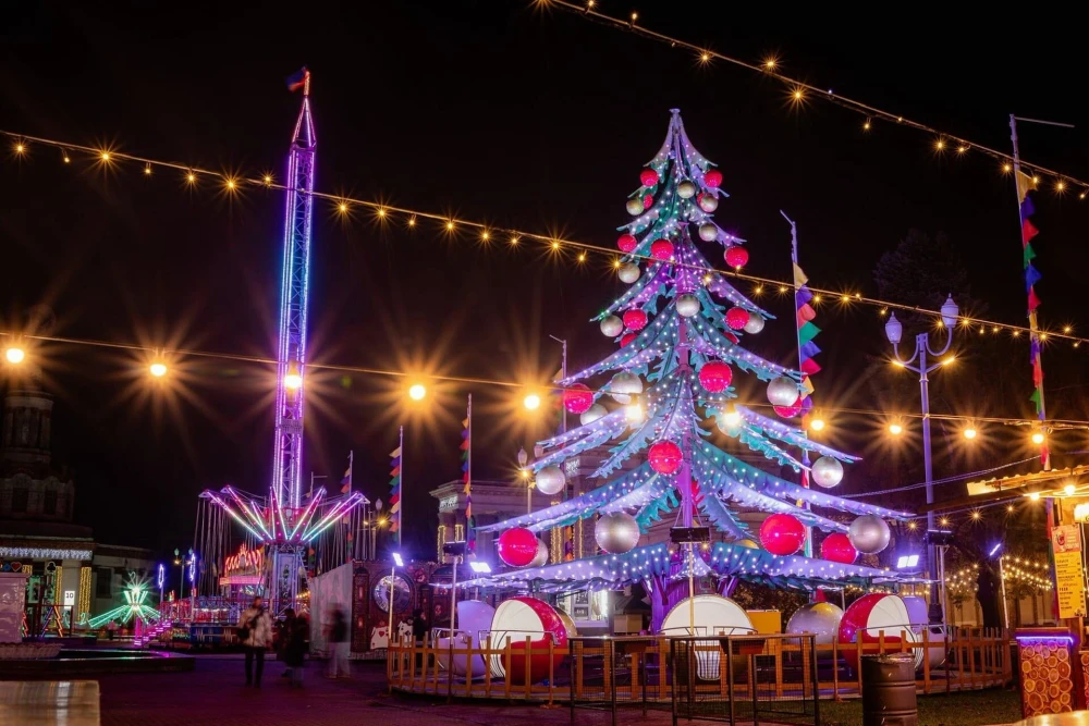 Decorated Christmas tree at Zymova Kraina, VDNG in Kyiv