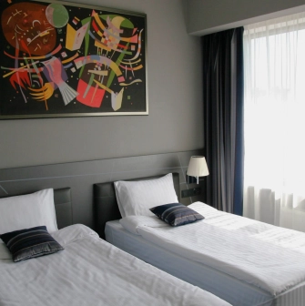 Mercure Congress - bright hotel room interior with a work desk and wall art