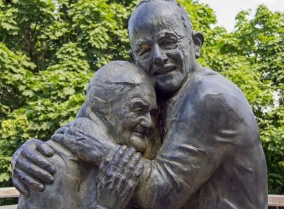 Luigi and Mokryna in Kyiv - statue of Luigi and Mokryna as a symbol of eternal love