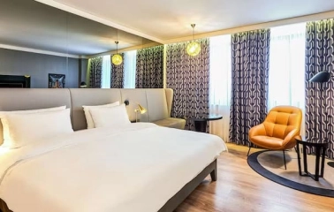 Room at the Radisson Blu Hotel in the center of Kyiv with a king-size bed and a seating area