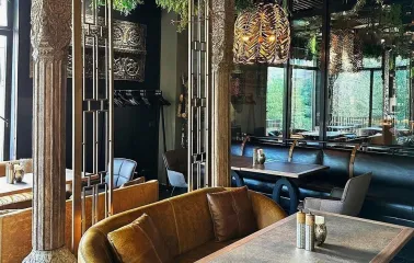 Restaurant Chary - private booth with an ornate column and gold velvet sofa
