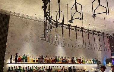 Holy Burger - bar counter displaying drinks and a draft beer selection