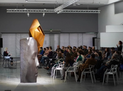 TSM m17 - large modern sculpture head placed near the building entrance