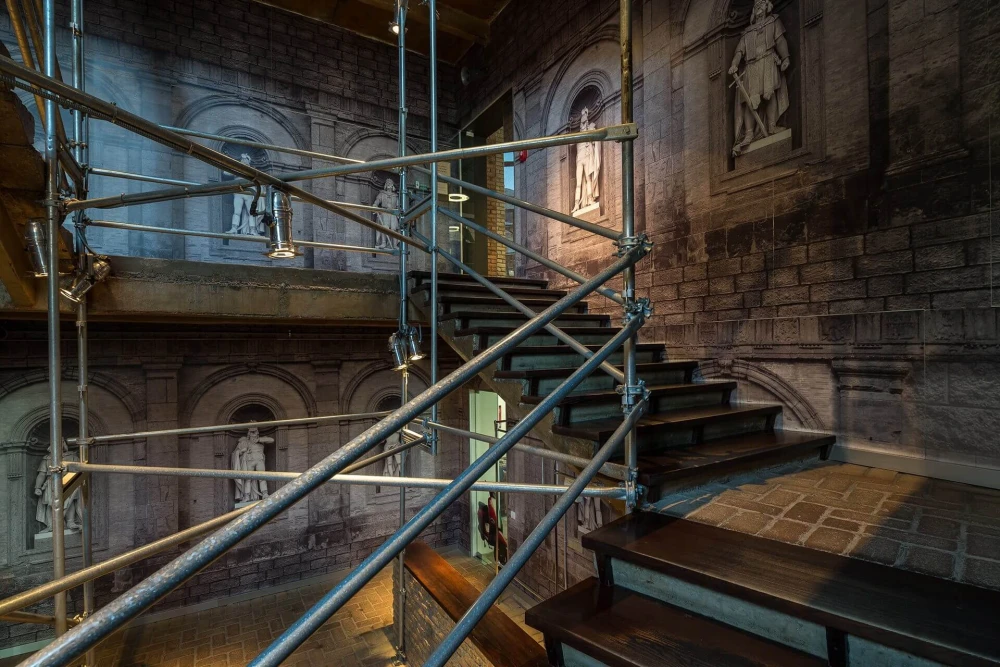 Napule pizzeria: stairs in the venue