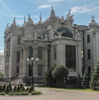 Budynok Horodetskoho in Kyiv - house decorated with sculptures of animals and mythical creatures