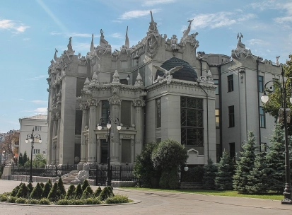 Budynok Horodetskoho in Kyiv - house decorated with sculptures of animals and mythical creatures