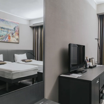 Room at the Mercure Kyiv Congress Hotel with a desk, TV and mirror