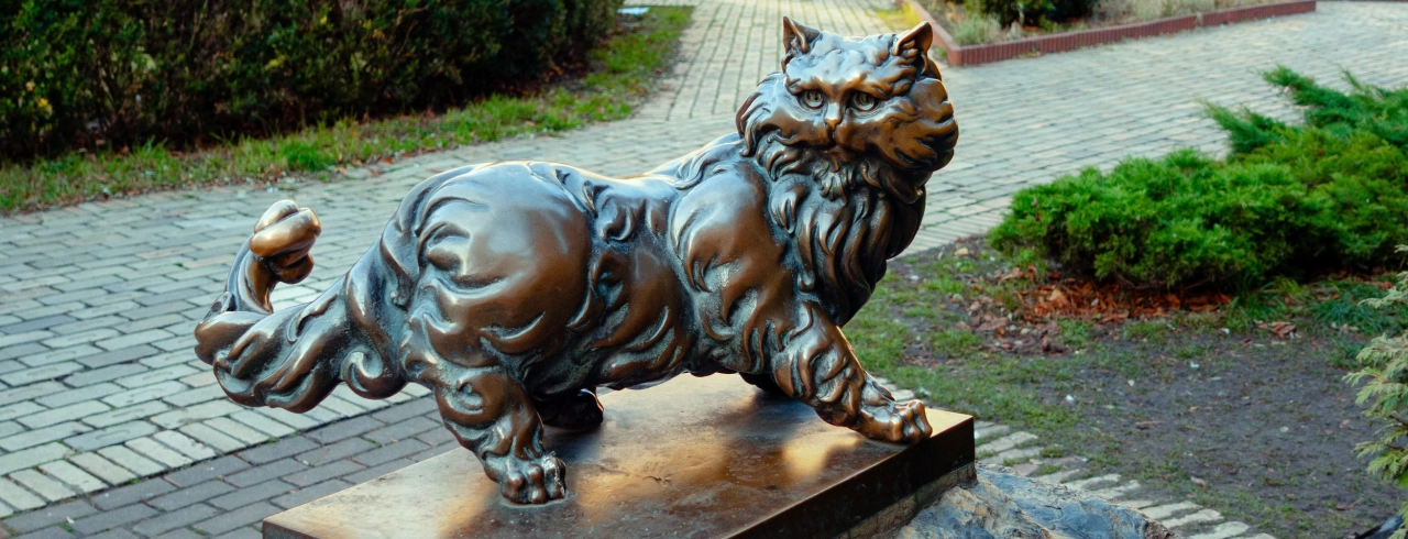Cat Panteleimon in Kyiv - monument to a cat named Panteleimon near the Golden Gate