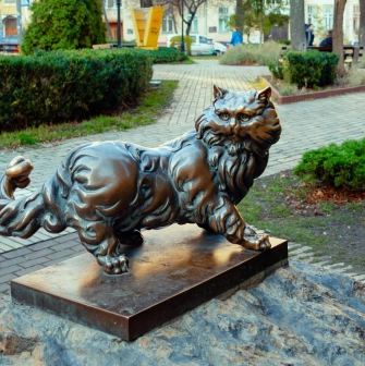 Cat Panteleimon in Kyiv - monument to a cat named Panteleimon near the Golden Gate