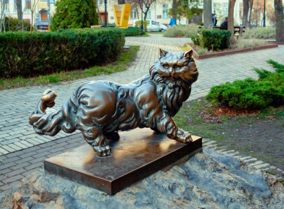 Cat Panteleimon in Kyiv - monument to a cat named Panteleimon near the Golden Gate