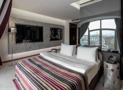 11 Mirrors Design Hotel