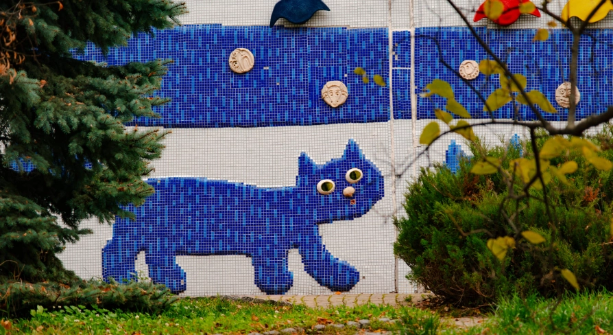 Landscape Alley in Kyiv - small mosaic cat