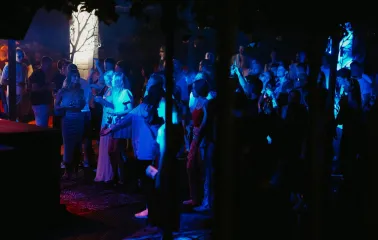Kureni - people dancing under blue lights at night event