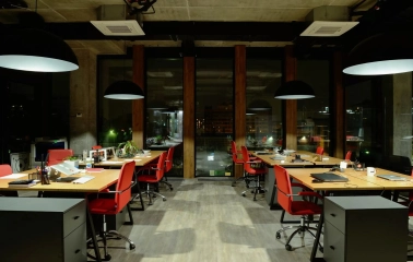 UNIT.City - collaborative workspace with desks and chairs