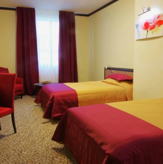 Park Hotel Holosievo - spacious hotel room with comfortable bed