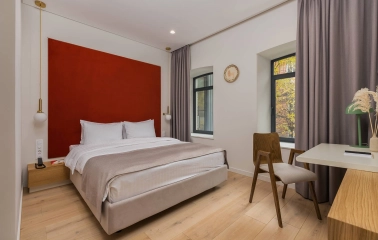 Sophia Hotel - close-up view of a large decorated bed with pillows