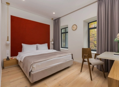 Sophia Hotel - close-up view of a large decorated bed with pillows