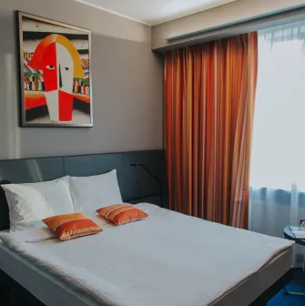 Standard room at the Mercure Kyiv Congress Hotel with a king-size bed