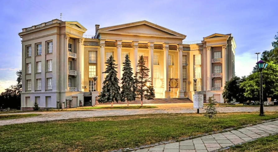 Facade of the National Museum of History of Ukraine in Kyiv