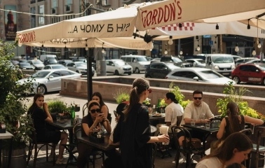 Mimosa Brooklyn Pizza - outdoor terrace with guests dining under umbrellas