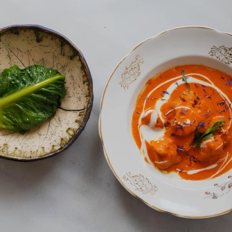 Restorant 100 Rokiv Tomu Vpered - elegant butter chicken next to lettuce