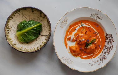 Restorant 100 Rokiv Tomu Vpered - elegant butter chicken next to lettuce