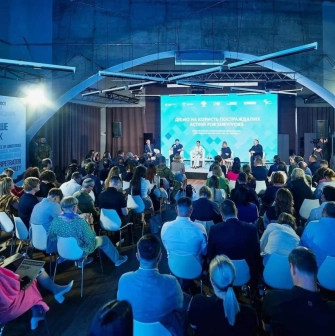 Art-Prychal - busy, large conference hall