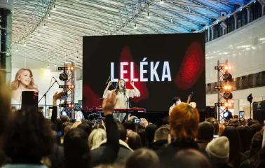 Live music concert by LELÉKA with an audience in Lavina Mall