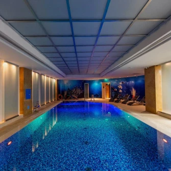InterContinental - bright indoor swimming pool area